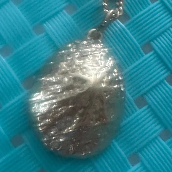 Lilly Pulitzer Paradise Party necklace - Picture 2 of 2